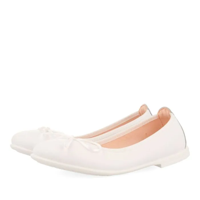 Aracas girls white leather ballet flats