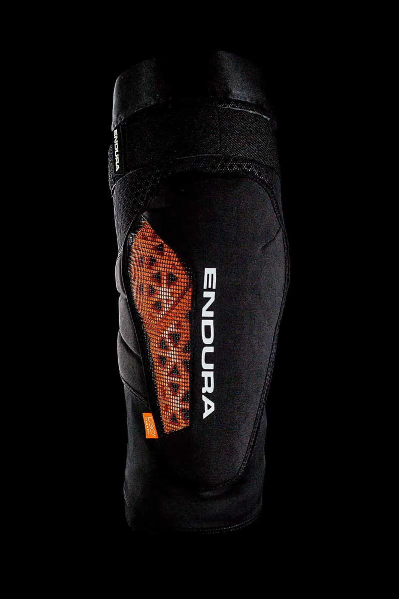 Endura MT500 Lite black cycling knee brace for men