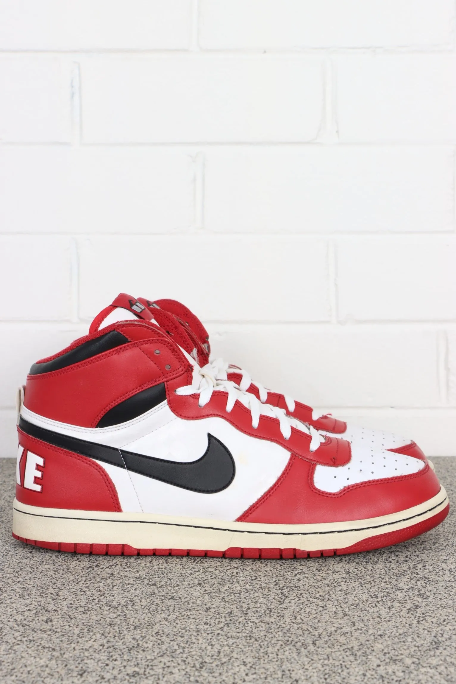 Spike Lee Nike High Chicago Bulls Sneakers size 12.