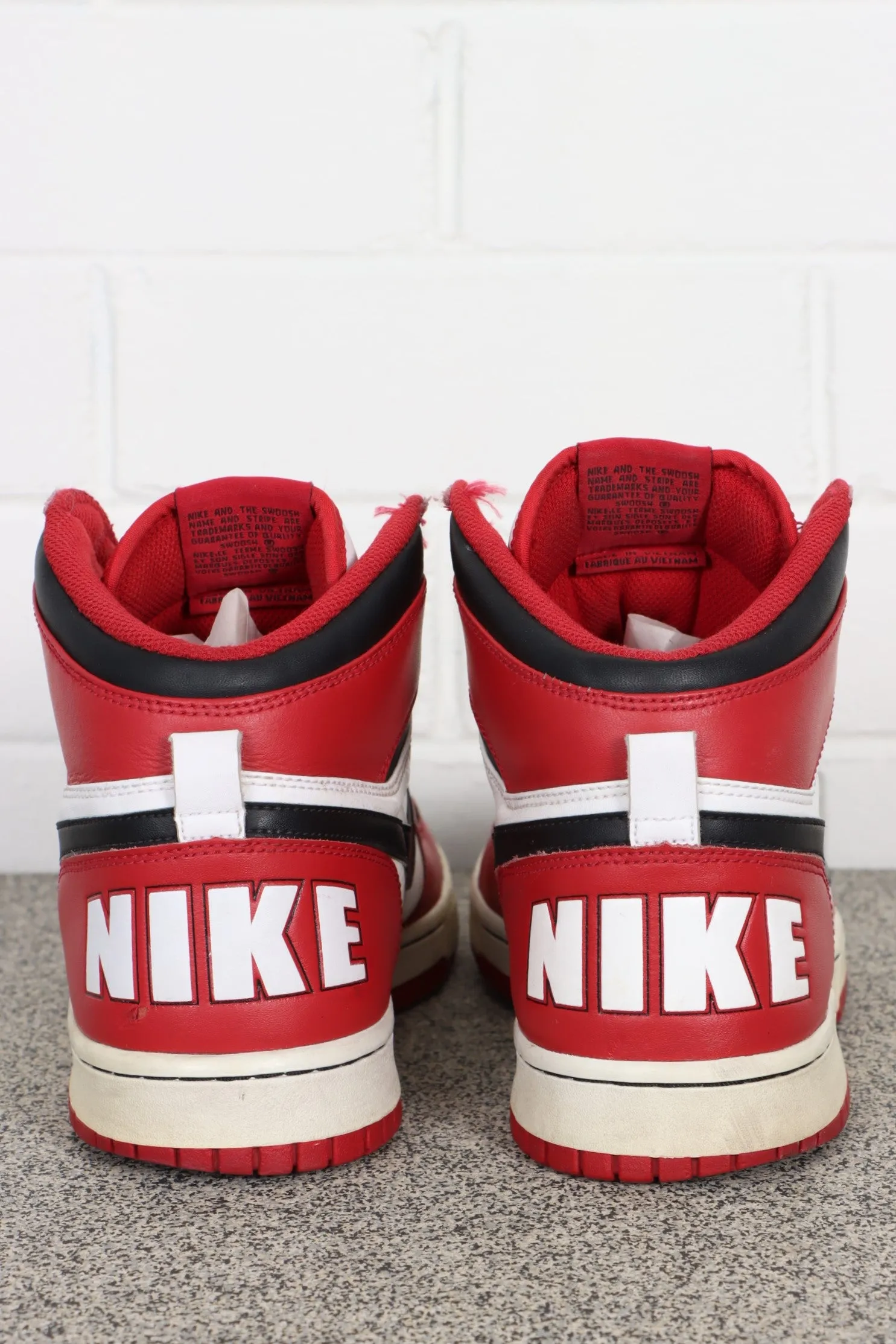 Spike Lee Nike High Chicago Bulls Sneakers size 12.